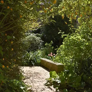 https://jardin-secret.hotels-rhonealpes.com
